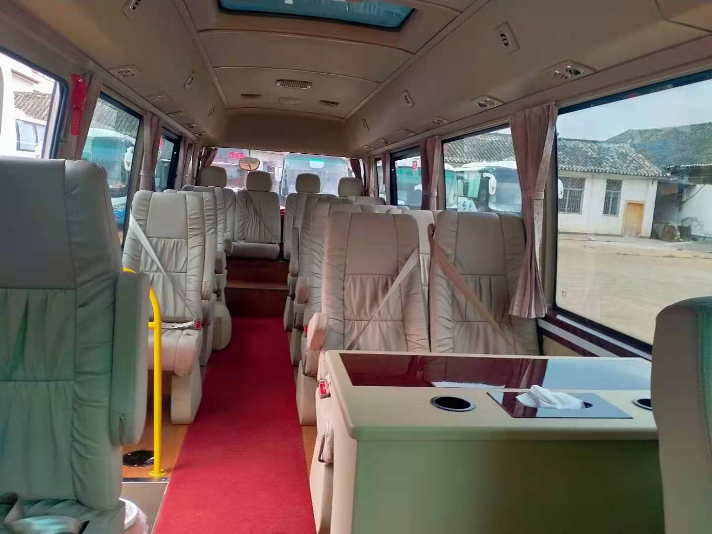 麗江會(huì)議旅游包車?麗江會(huì)議包車旅游網(wǎng)?麗江會(huì)議租車旅游服務(wù)就選麗江豐田考斯特最新款